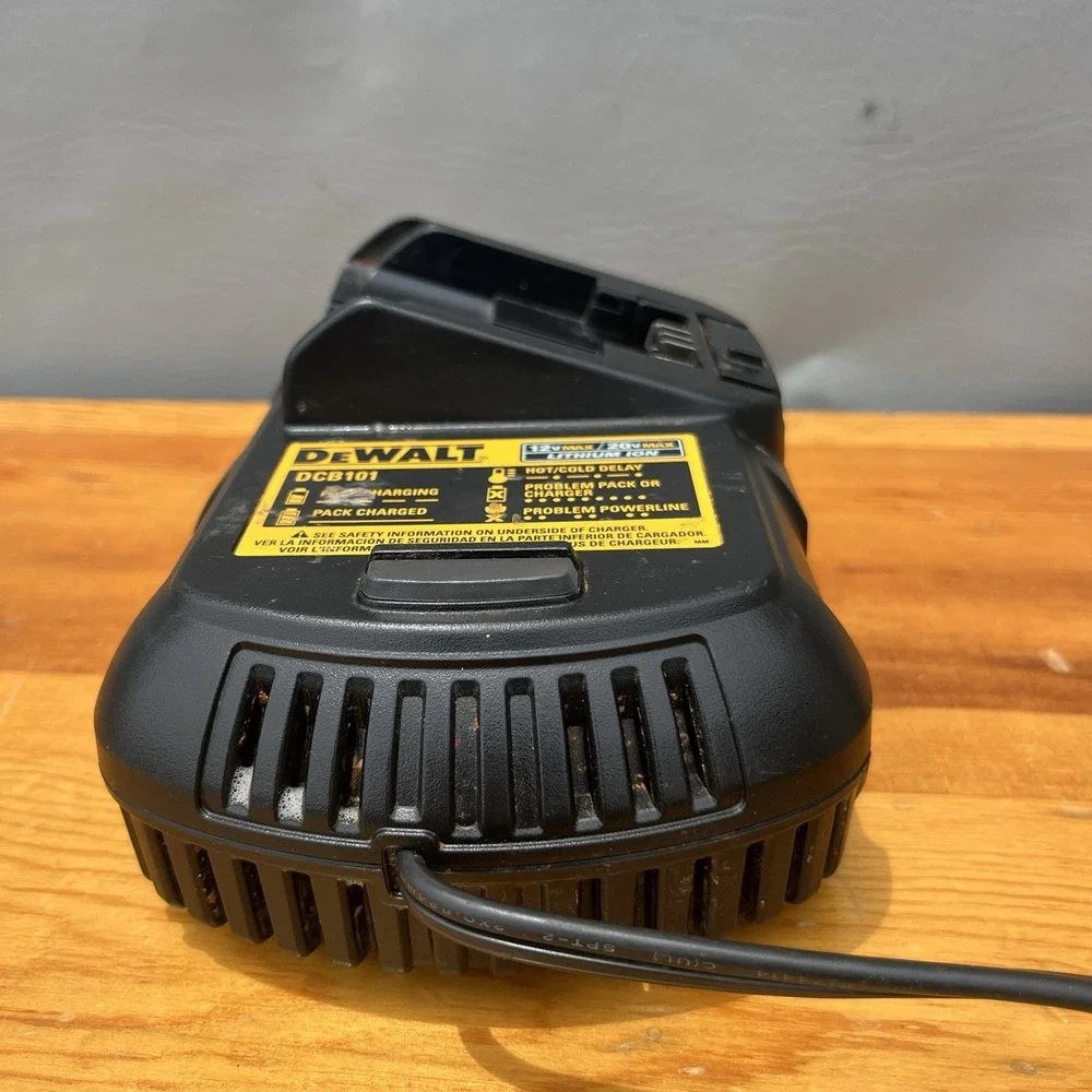 DEWALT DCB101 Lithium Ion Battery Charger 12VMAX/20VMAX Compatible Works